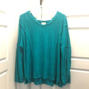 💖 Gorgeous emerald/jade green top by 143 Story! Size 2X. Slight hi-lo cut.